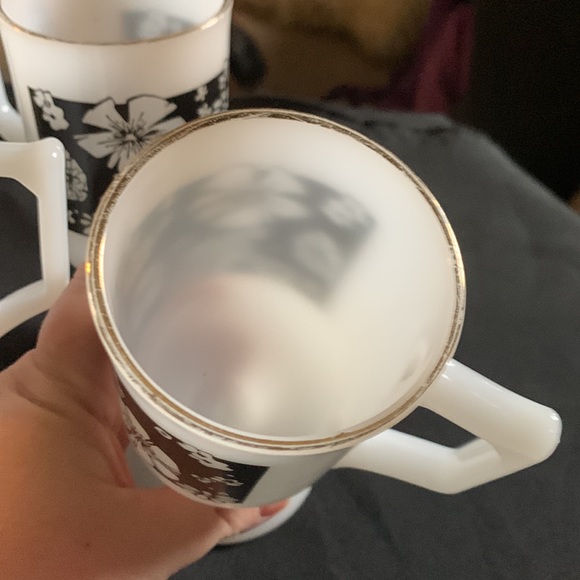 Vintage pedestal milk glass coffee cups set of 4 - Picture 4 of 6